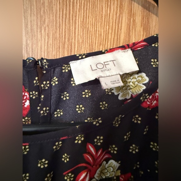 Floral Sleeveless Blouse - Picture 5 of 5